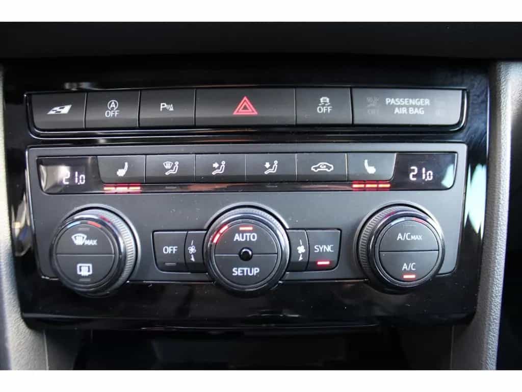 Seat Leon 300 4Drive Cupra Remus H&R DSG ACC LED Pano 01/2019-photo-26