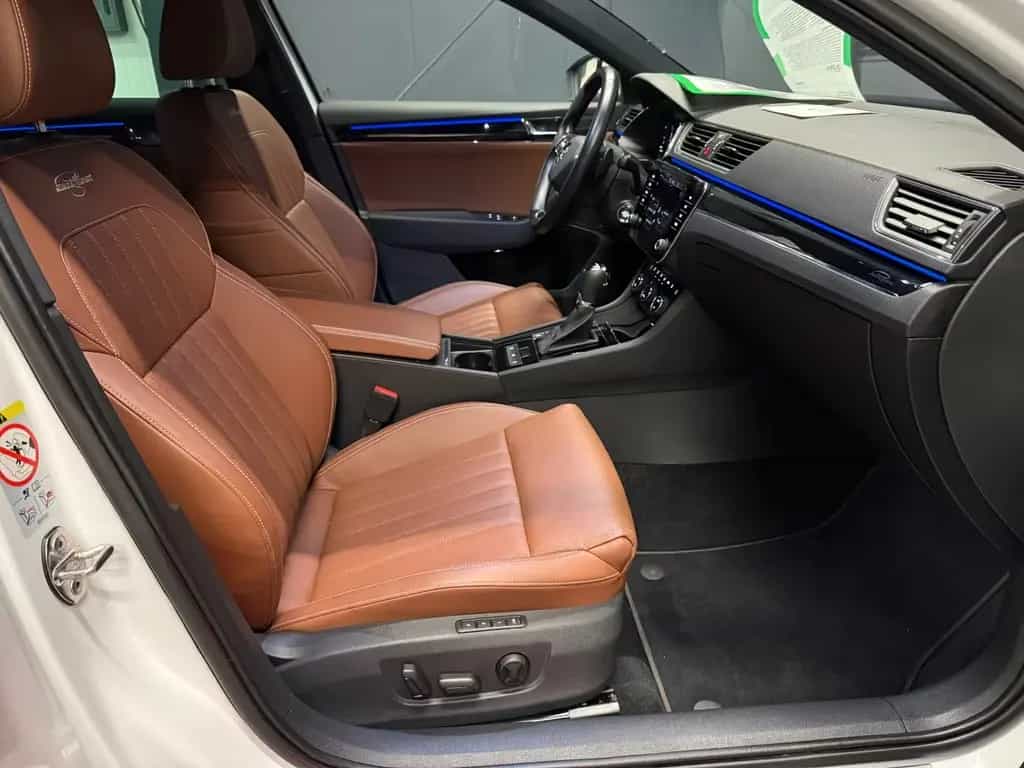 Skoda Superb Combi L&K *19Zoll*LEDER/Braun*SitzKlima* 09/2022-photo-12