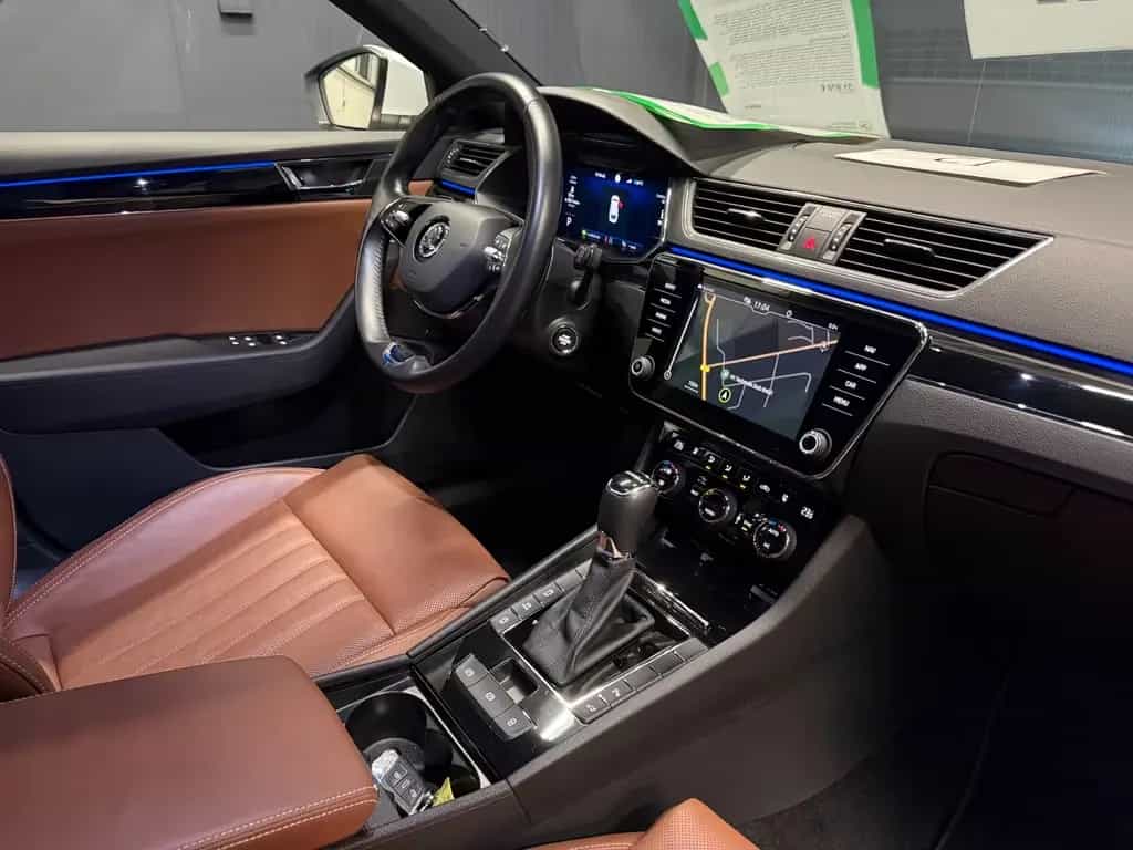Skoda Superb Combi L&K *19Zoll*LEDER/Braun*SitzKlima* 09/2022-photo-13