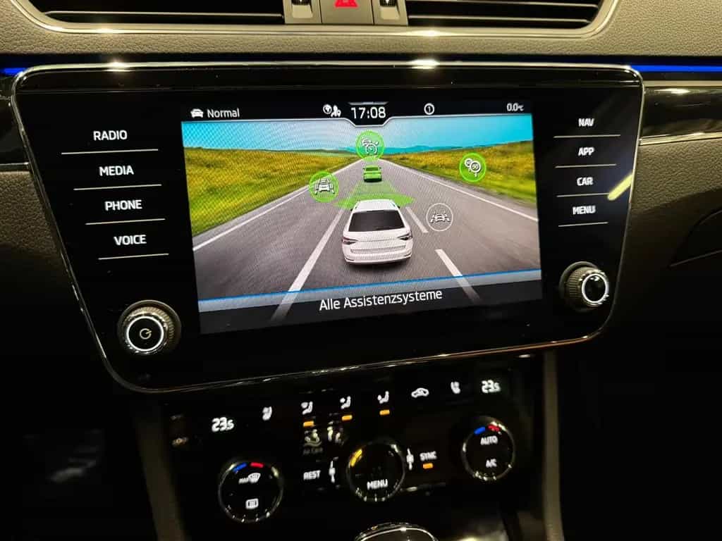 Skoda Superb Combi L&K *19Zoll*LEDER/Braun*SitzKlima* 09/2022-photo-17