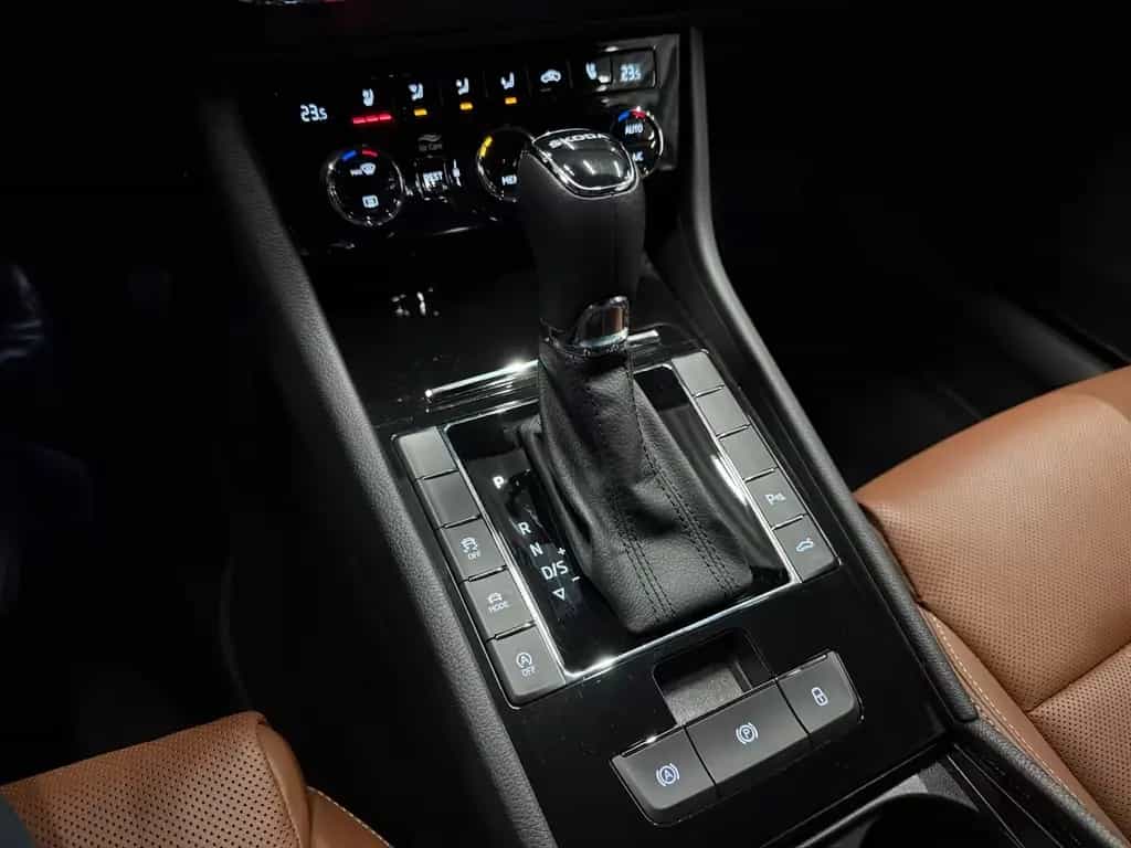 Skoda Superb Combi L&K *19Zoll*LEDER/Braun*SitzKlima* 09/2022-photo-21