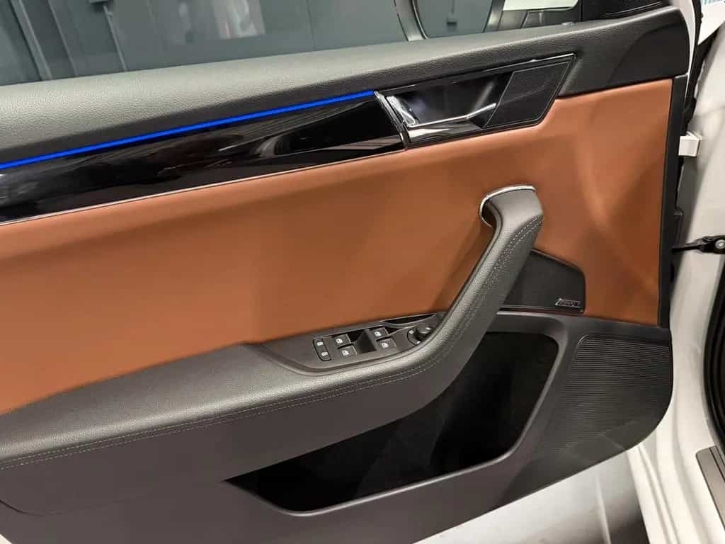 Skoda Superb Combi L&K *19Zoll*LEDER/Braun*SitzKlima* 09/2022-photo-22