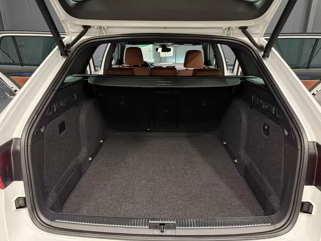 Skoda Superb Combi L&K *19Zoll*LEDER/Braun*SitzKlima* 09/2022-photo-29