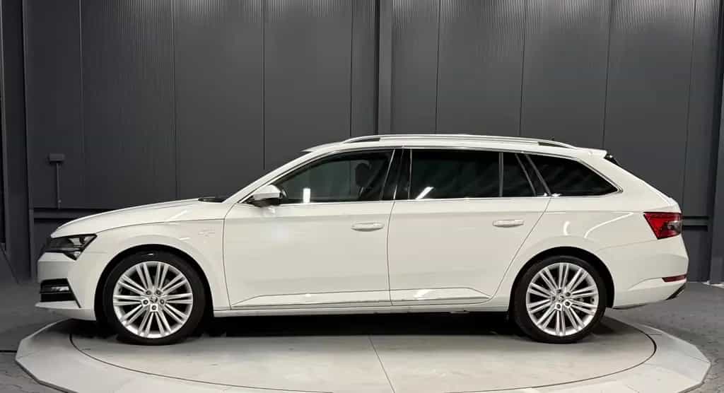 Skoda Superb Combi L&K *19Zoll*LEDER/Braun*SitzKlima* 09/2022-photo-3