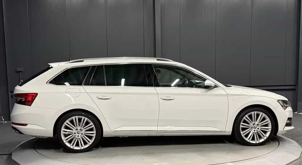 Skoda Superb Combi L&K *19Zoll*LEDER/Braun*SitzKlima* 09/2022-photo-8
