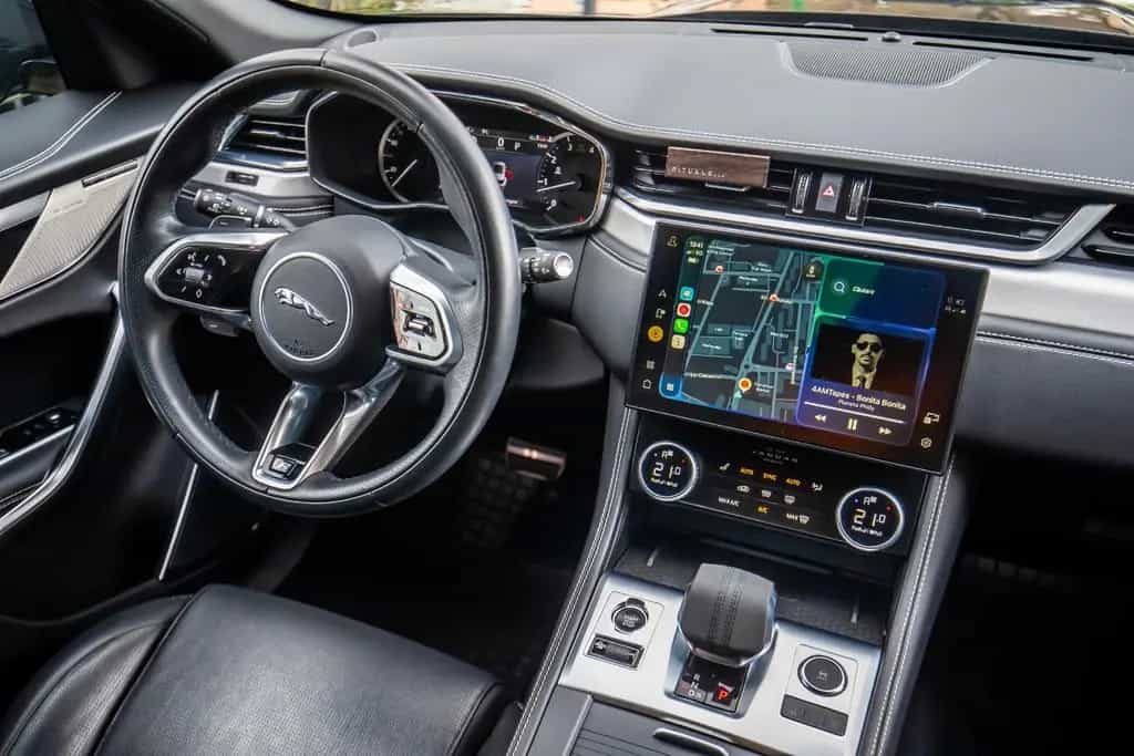 Jaguar F-Pace F-PACE R-Dynamic SE AWD 04/2023-photo-13