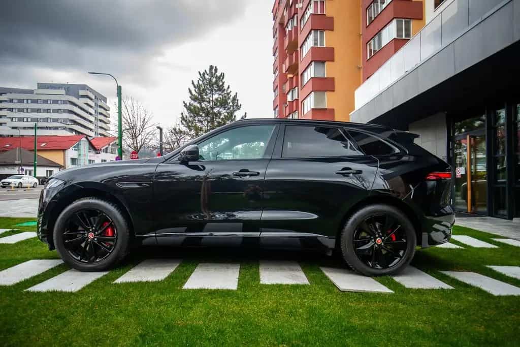 Jaguar F-Pace F-PACE R-Dynamic SE AWD 04/2023-photo-3