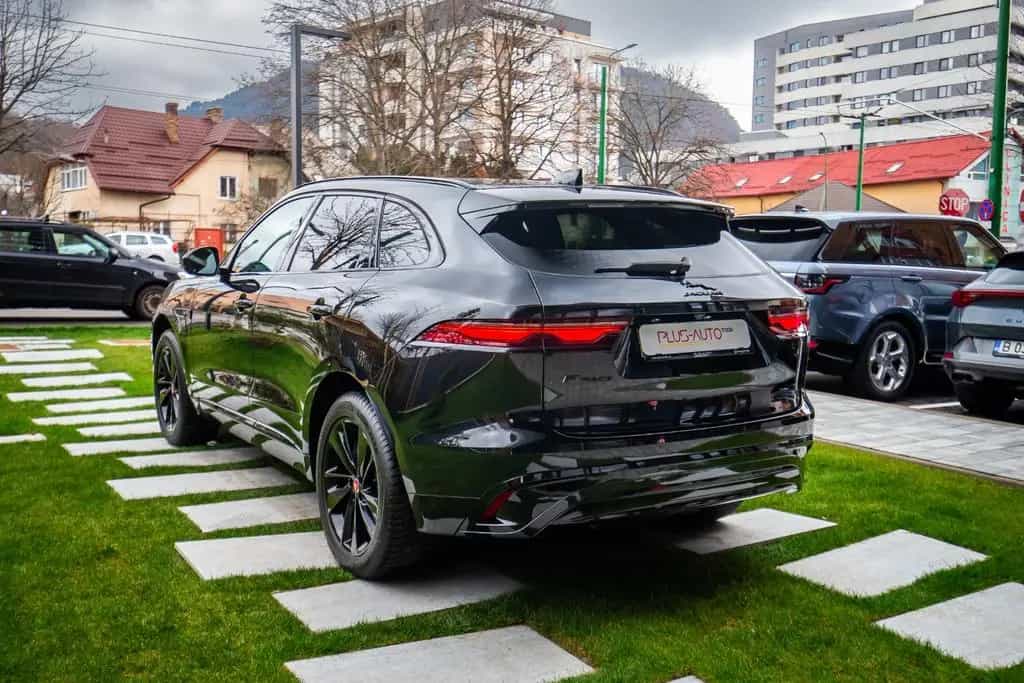 Jaguar F-Pace F-PACE R-Dynamic SE AWD 04/2023-photo-4