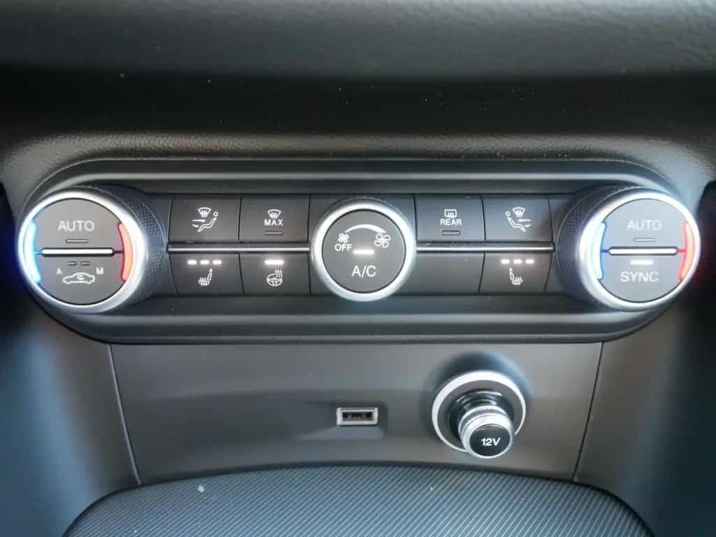 Alfa Romeo Stelvio VELOCE 2.2 DIESEL 16V 210 PS AT8 Q4 PREM 05/2026-photo-36