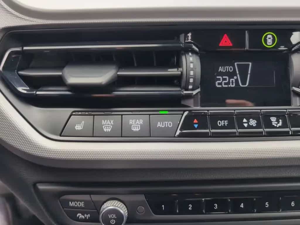 BMW 118 i SITZHEIZUNG CONNECTED PAKET 03/2020-photo-19