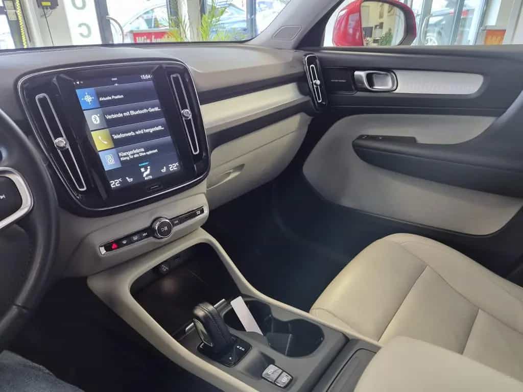 Volvo XC40 XC 40Momentum AWD / H&K Sound / 1. Hand / S-HEFT 10/2018-photo-33