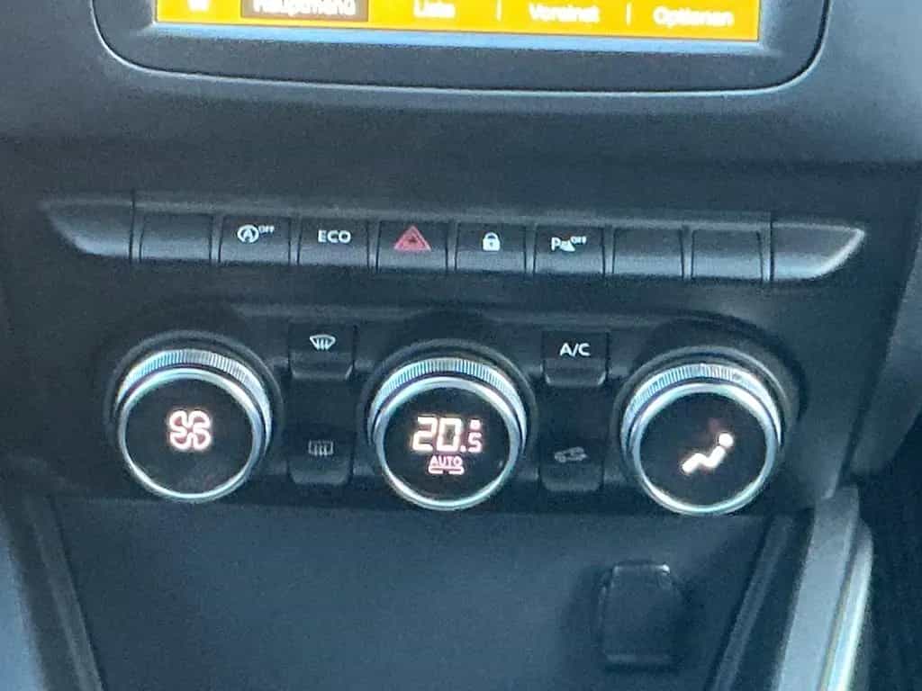 Dacia Duster II Navi Tempomat Kamera Allwetter SHZ 08/2019-photo-15