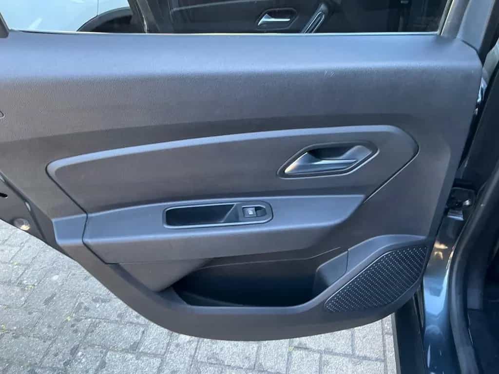 Dacia Duster II Navi Tempomat Kamera Allwetter SHZ 08/2019-photo-26