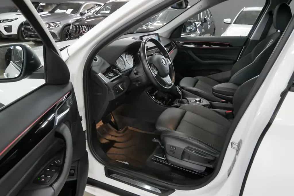 BMW X1 sDrive 18d Sport Line LED HuD AHK CAM NAVI+ 09/2019-photo-10