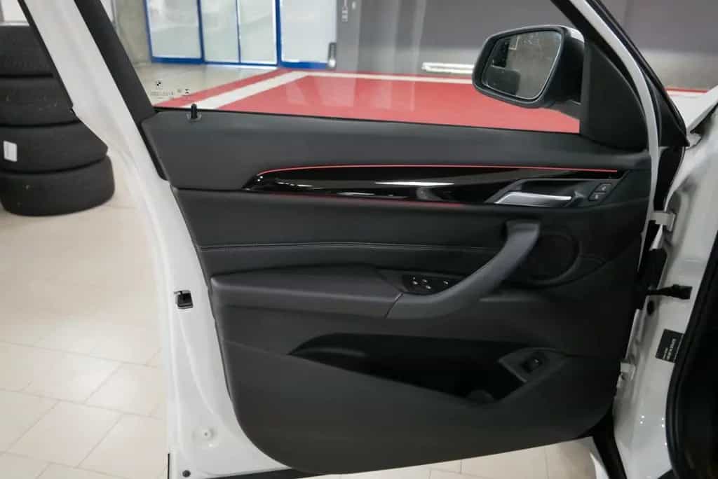 BMW X1 sDrive 18d Sport Line LED HuD AHK CAM NAVI+ 09/2019-photo-11