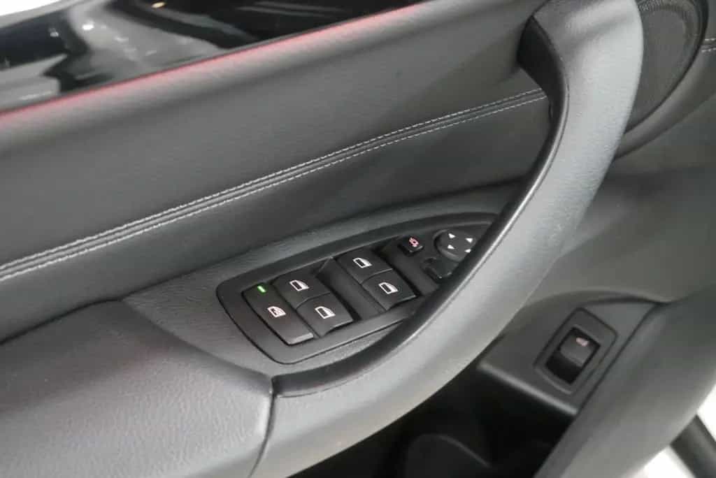 BMW X1 sDrive 18d Sport Line LED HuD AHK CAM NAVI+ 09/2019-photo-12