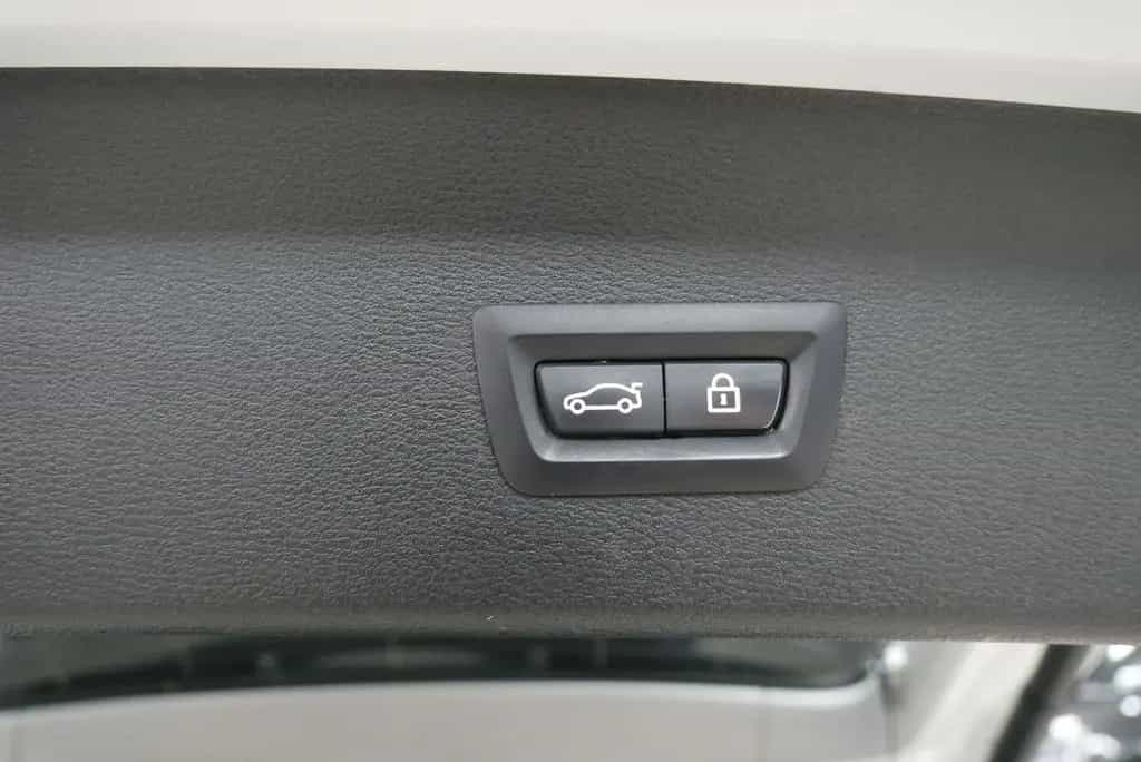 BMW X1 sDrive 18d Sport Line LED HuD AHK CAM NAVI+ 09/2019-photo-15