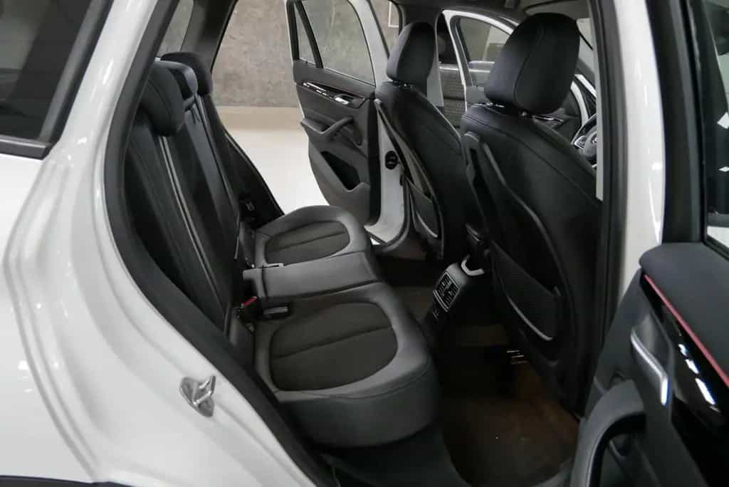 BMW X1 sDrive 18d Sport Line LED HuD AHK CAM NAVI+ 09/2019-photo-16