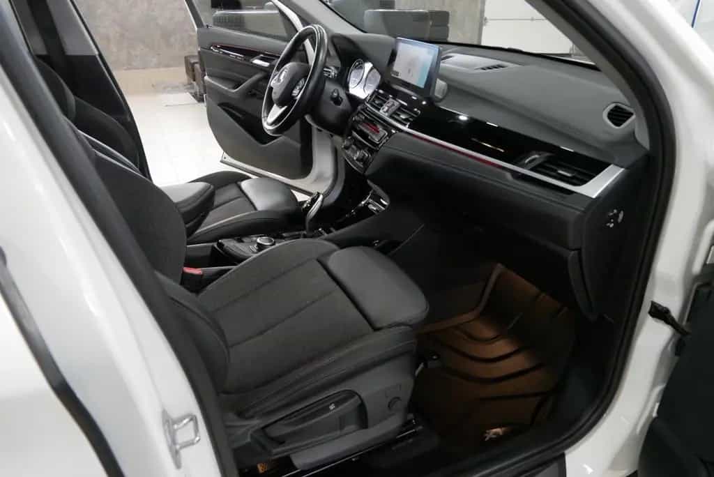 BMW X1 sDrive 18d Sport Line LED HuD AHK CAM NAVI+ 09/2019-photo-17