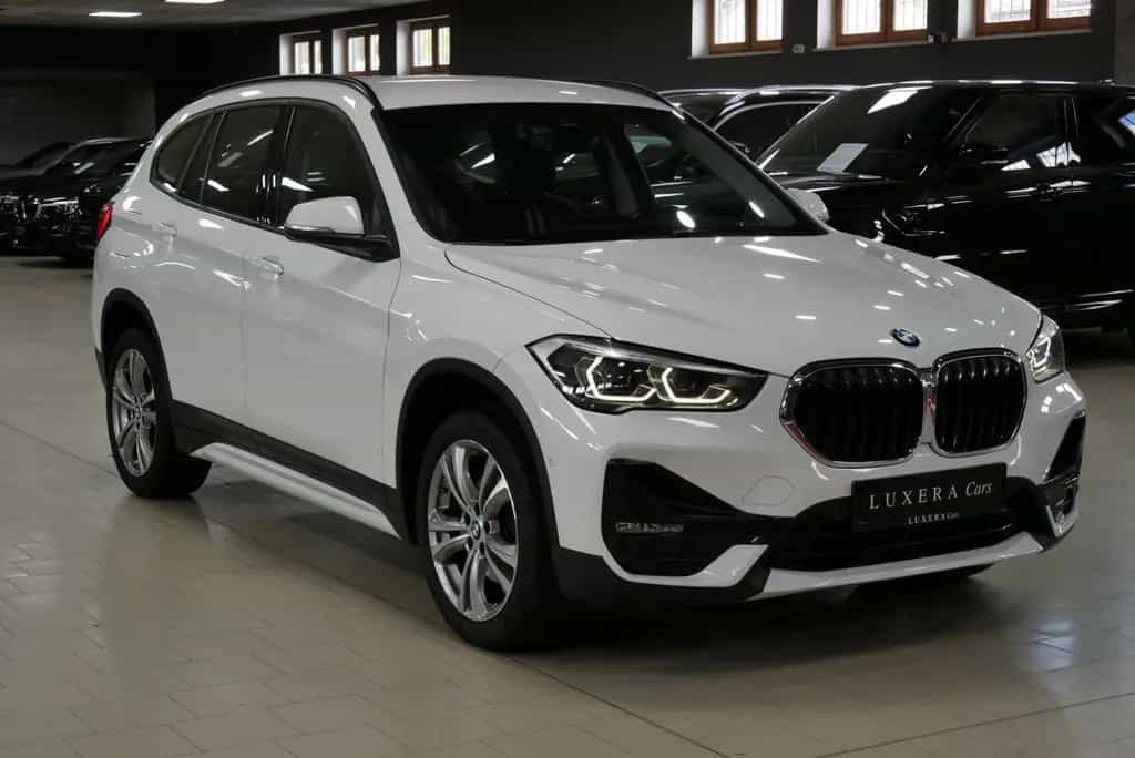 BMW X1 sDrive 18d Sport Line LED HuD AHK CAM NAVI+ 09/2019-photo-3