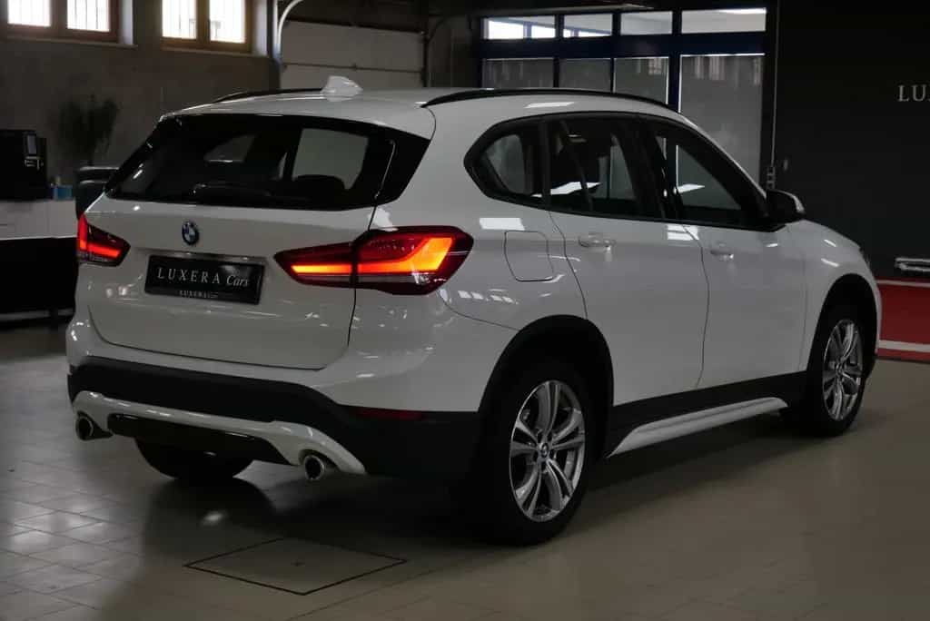 BMW X1 sDrive 18d Sport Line LED HuD AHK CAM NAVI+ 09/2019-photo-4