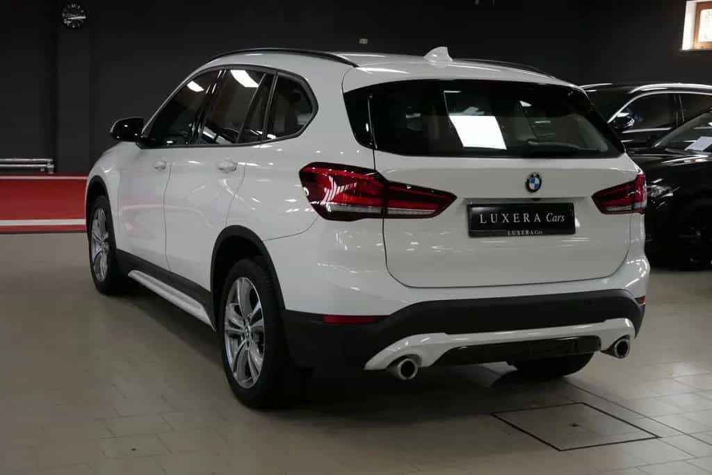 BMW X1 sDrive 18d Sport Line LED HuD AHK CAM NAVI+ 09/2019-photo-6