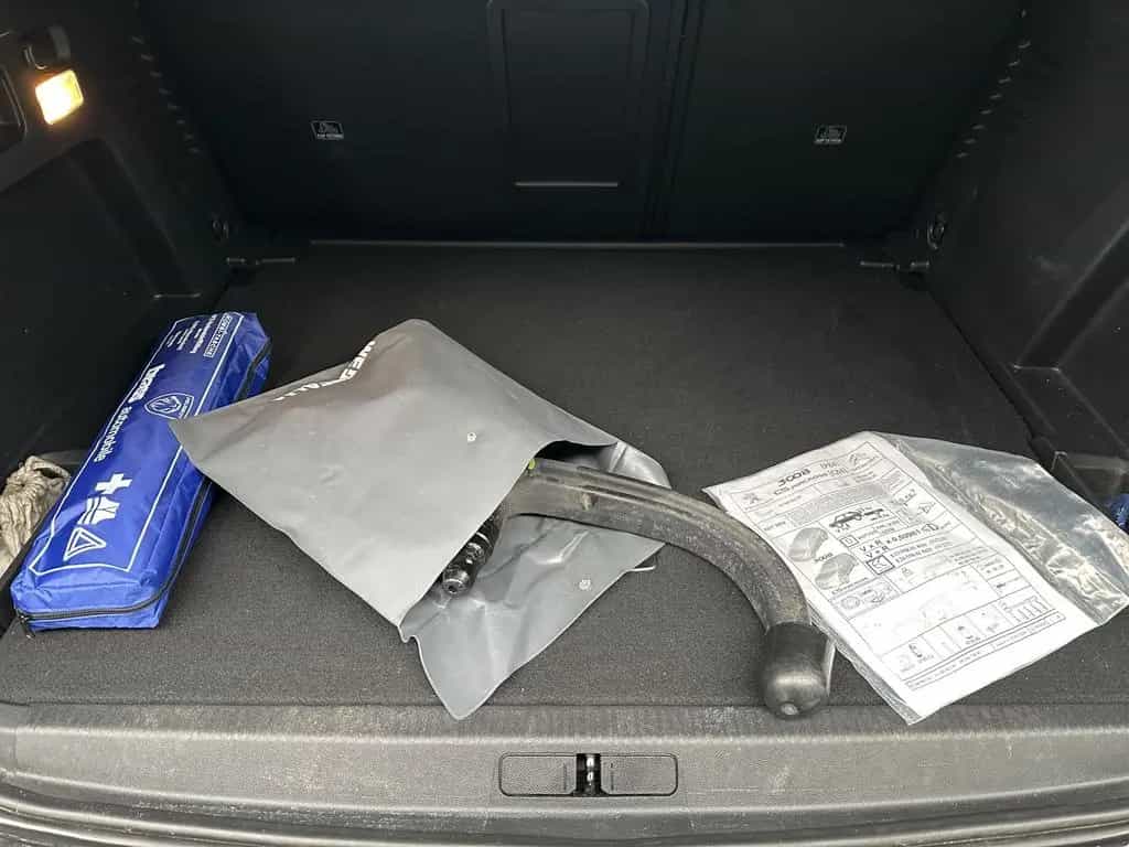 Peugeot 3008 GT Navi LED AHK ACC SHZ 12/2022-photo-6