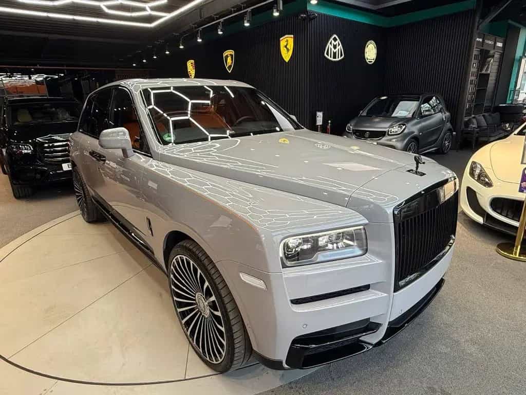 Rolls-Royce Cullinan BLACK BADGE MC*MANDARIN* 04/2024-photo-1