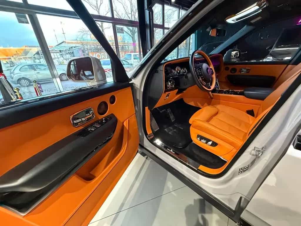 Rolls-Royce Cullinan BLACK BADGE MC*MANDARIN* 04/2024-photo-15