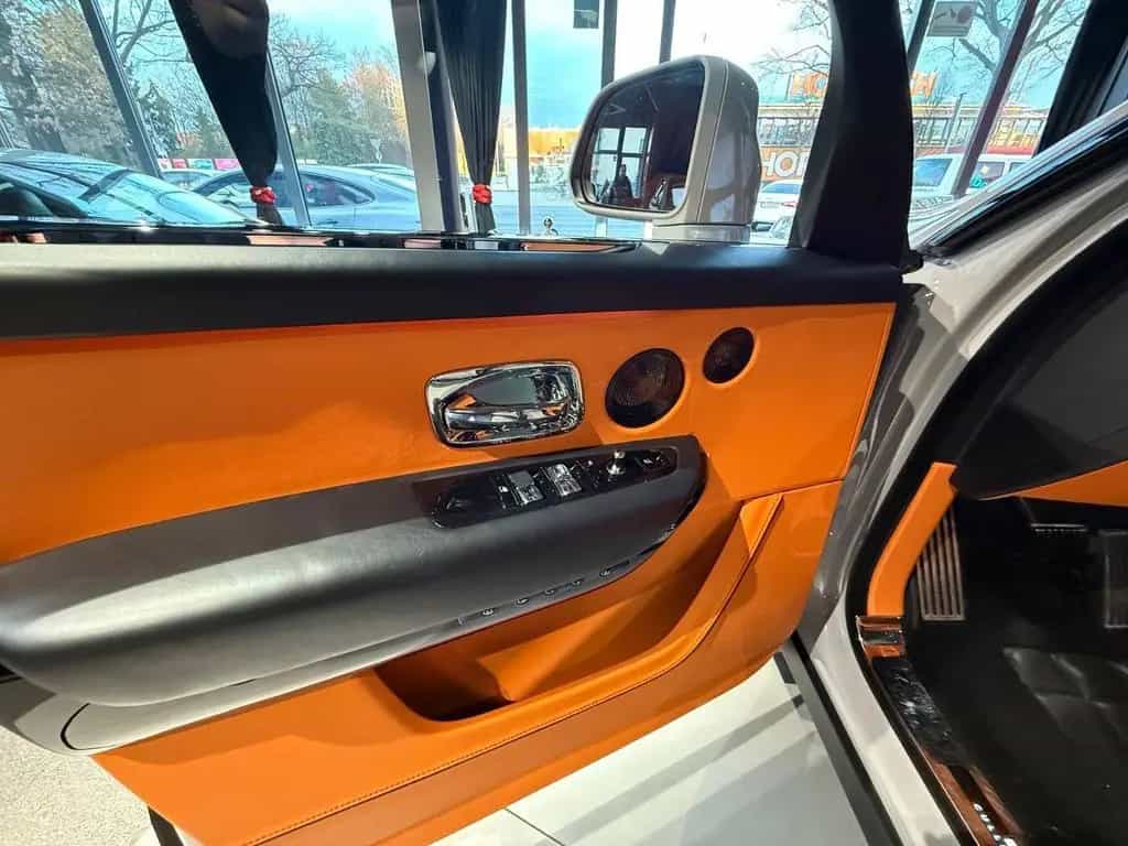 Rolls-Royce Cullinan BLACK BADGE MC*MANDARIN* 04/2024-photo-16