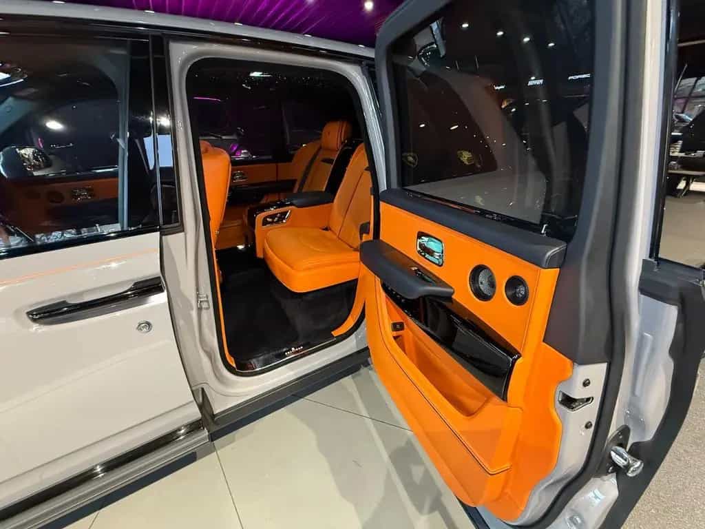 Rolls-Royce Cullinan BLACK BADGE MC*MANDARIN* 04/2024-photo-18