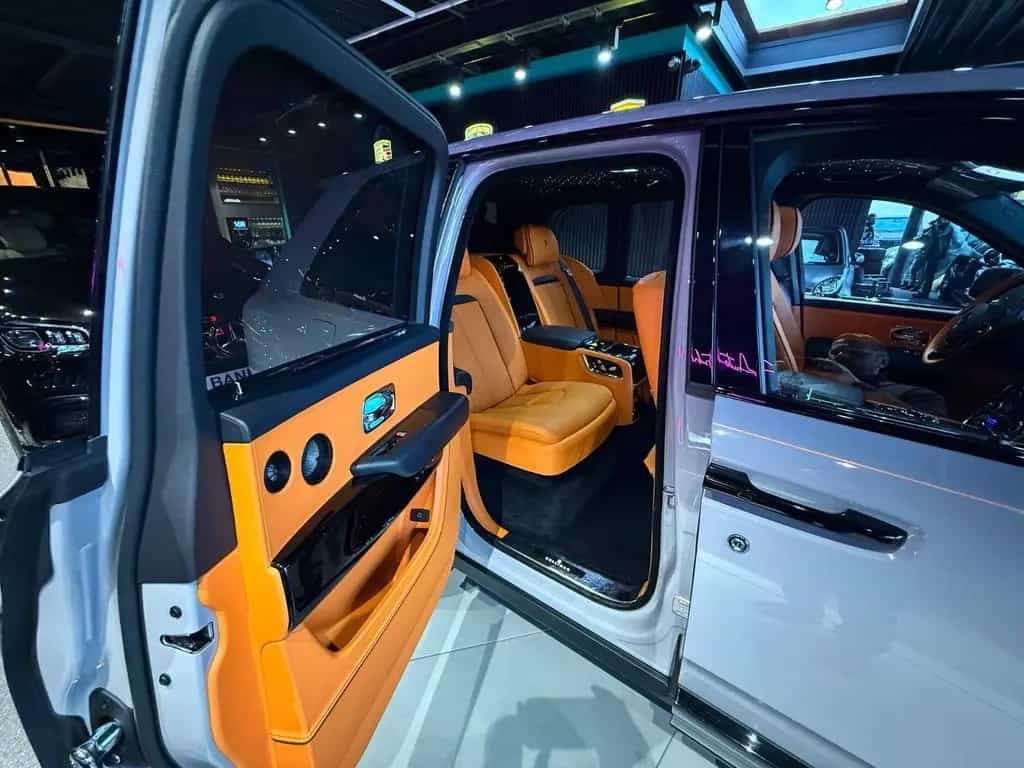 Rolls-Royce Cullinan BLACK BADGE MC*MANDARIN* 04/2024-photo-19