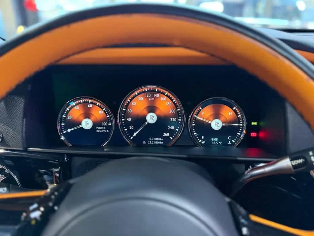 Rolls-Royce Cullinan BLACK BADGE MC*MANDARIN* 04/2024-photo-21