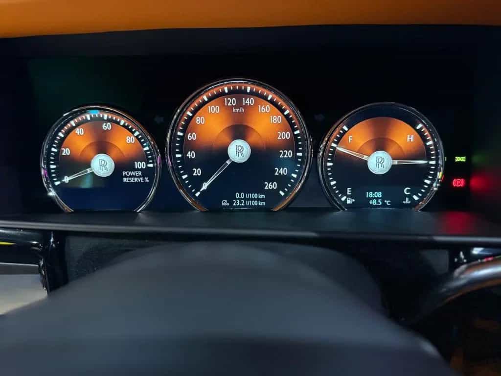 Rolls-Royce Cullinan BLACK BADGE MC*MANDARIN* 04/2024-photo-22
