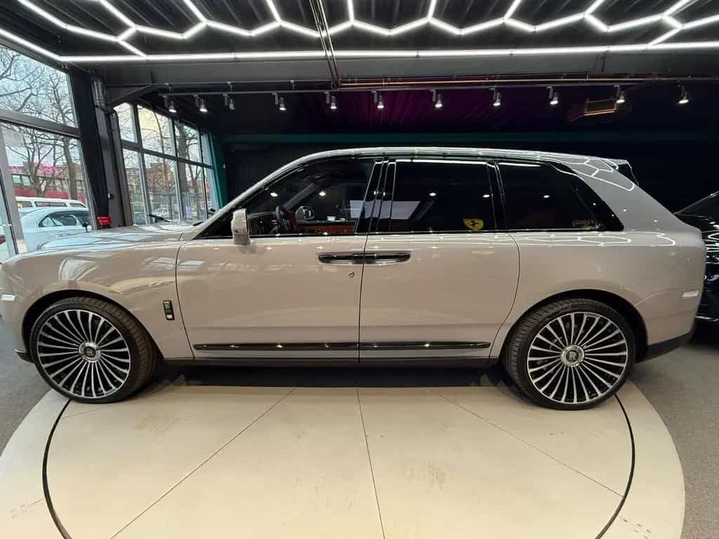 Rolls-Royce Cullinan BLACK BADGE MC*MANDARIN* 04/2024-photo-3