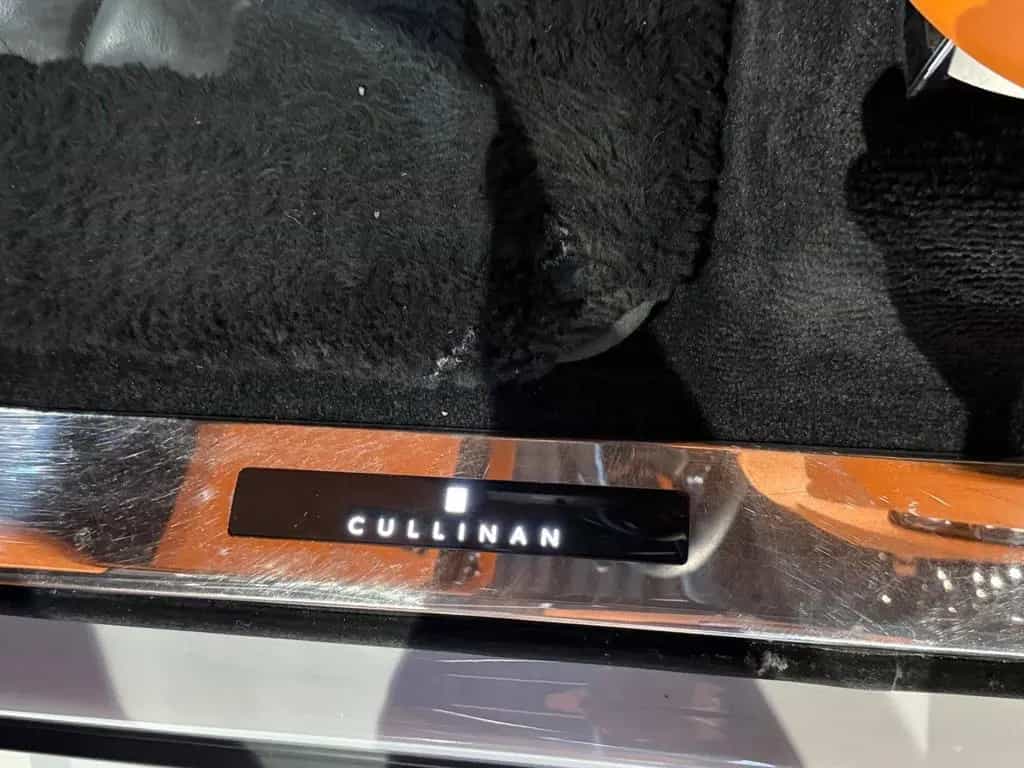 Rolls-Royce Cullinan BLACK BADGE MC*MANDARIN* 04/2024-photo-32
