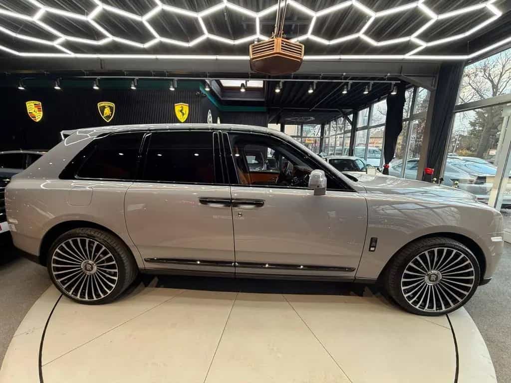 Rolls-Royce Cullinan BLACK BADGE MC*MANDARIN* 04/2024-photo-4