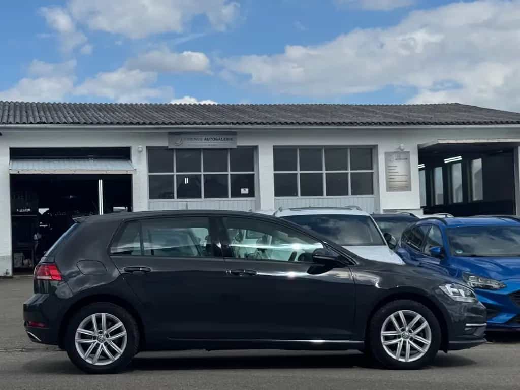 Volkswagen Golf 7 Lim. Comfortline 5trg.*GARANTIE*AHK*PDC* 01/2018-photo-1