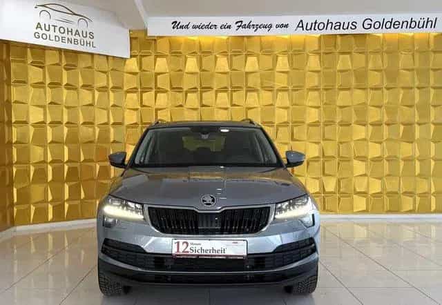 Skoda Karoq *ACC*AUTOMATIK*NAVI*PANO*AHK* 11/2020-photo-1