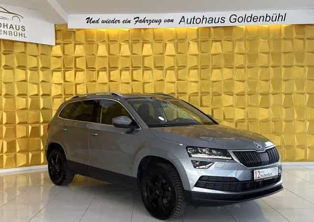 Skoda Karoq *ACC*AUTOMATIK*NAVI*PANO*AHK* 11/2020-photo-2