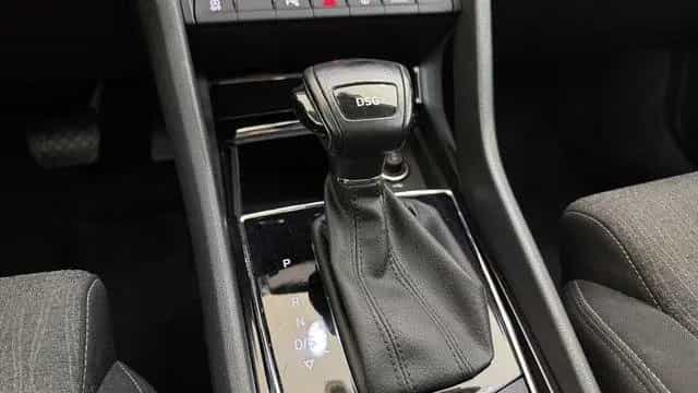 Skoda Karoq *ACC*AUTOMATIK*NAVI*PANO*AHK* 11/2020-photo-24
