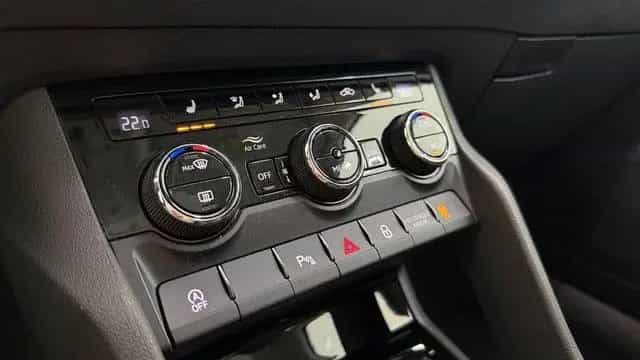 Skoda Karoq *ACC*AUTOMATIK*NAVI*PANO*AHK* 11/2020-photo-26