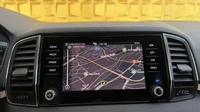Skoda Karoq *ACC*AUTOMATIK*NAVI*PANO*AHK* 11/2020-photo-27