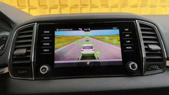 Skoda Karoq *ACC*AUTOMATIK*NAVI*PANO*AHK* 11/2020-photo-28
