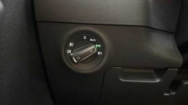 Skoda Karoq *ACC*AUTOMATIK*NAVI*PANO*AHK* 11/2020-photo-36