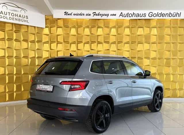 Skoda Karoq *ACC*AUTOMATIK*NAVI*PANO*AHK* 11/2020-photo-4