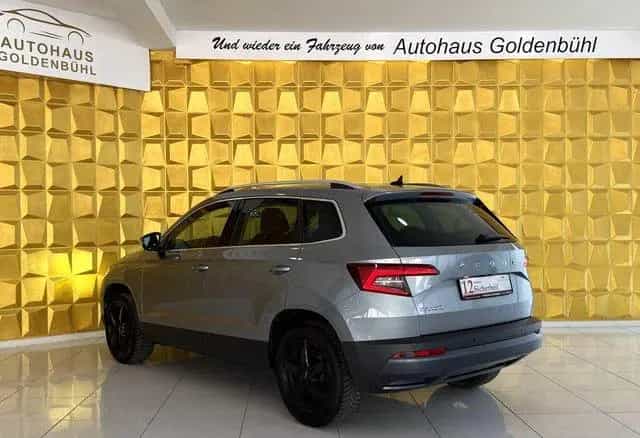 Skoda Karoq *ACC*AUTOMATIK*NAVI*PANO*AHK* 11/2020-photo-8