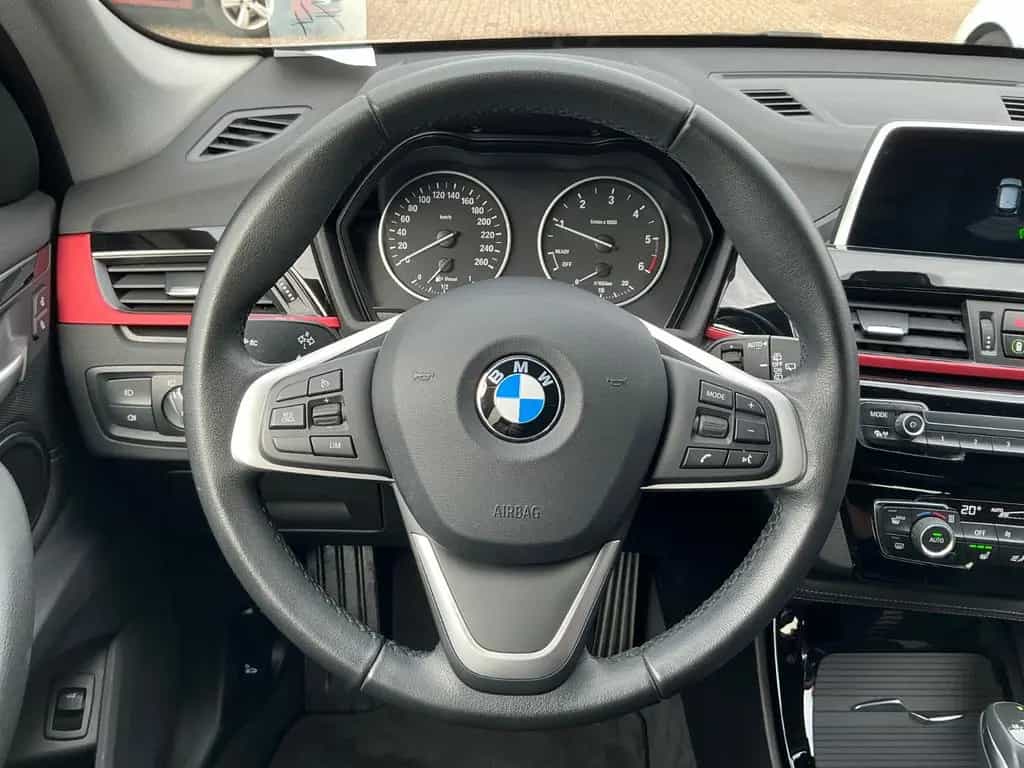 BMW X1 xDrive 18 d Sport Line AHK PDC SHZ NAVI BT 02/2018-photo-13