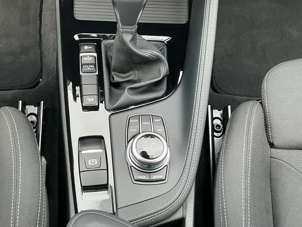 BMW X1 xDrive 18 d Sport Line AHK PDC SHZ NAVI BT 02/2018-photo-17
