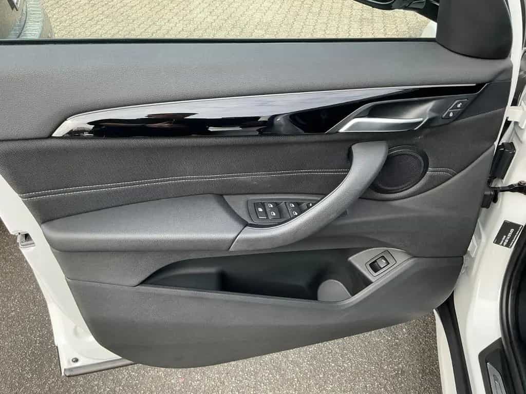 BMW X1 xDrive 18 d Sport Line AHK PDC SHZ NAVI BT 02/2018-photo-22